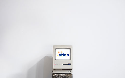 Navazujeme spolupráci s Atlas.cz a Internet Info, pro které vyrábíme cca 20 bannerů denně. Sice jsme jen 2 a makáme od nevidím do nevidím, ale fakt nás to baví.